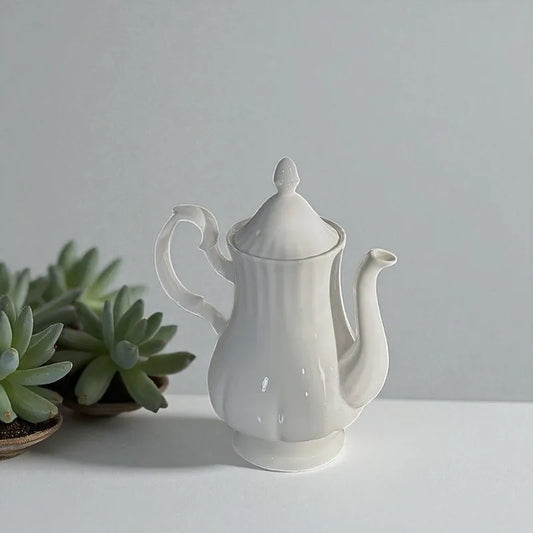 Théière en porcelaine blanche 1,1L – Style rétro allemand