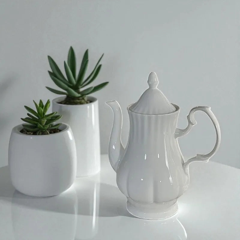 Théière en porcelaine blanche 1,1L – Style rétro allemand