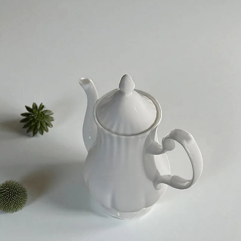 Théière en porcelaine blanche 1,1L – Style rétro allemand