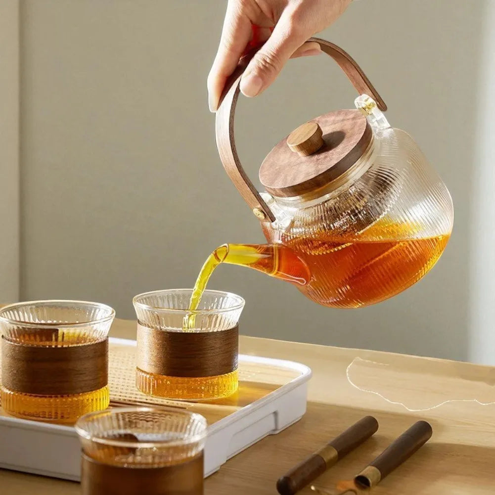 Théière en verre avec manche et couvercle en bois et filtre en acier 1L
